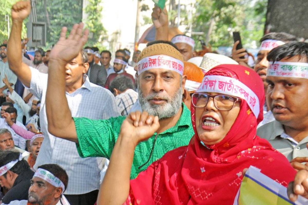 শিক্ষকদের আন্দোলন ত্বরান্বিত: আমরণ অনশন-কর্মবিরতি ঘোষণা