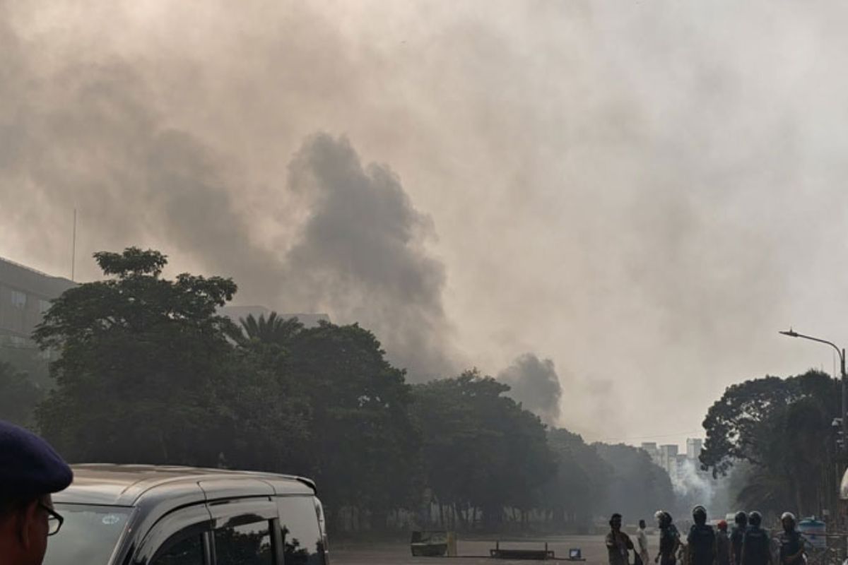 জুলাই সনদ: রণক্ষেত্রে পরিণত হয়েছে মানিক মিয়া এভিনিউ