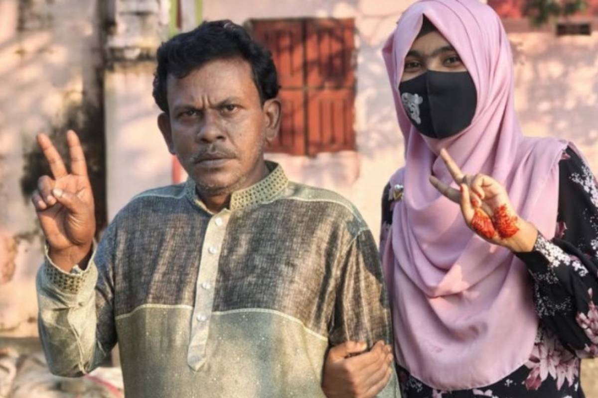বাবা-মেয়ে একসঙ্গে এইচএসসি পাশ, চমক দিয়েছে বাবার জিপিএ