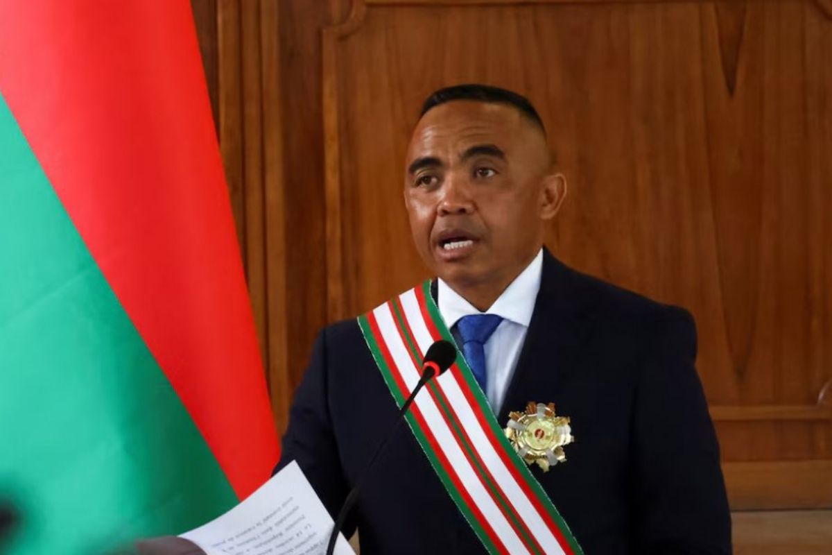 মাদাগাস্কার প্রজাতন্ত্রে নতুন প্রেসিডেন্ট হলেন সেনাপ্রধান র‍্যান্ড্রিয়ানিরিনা