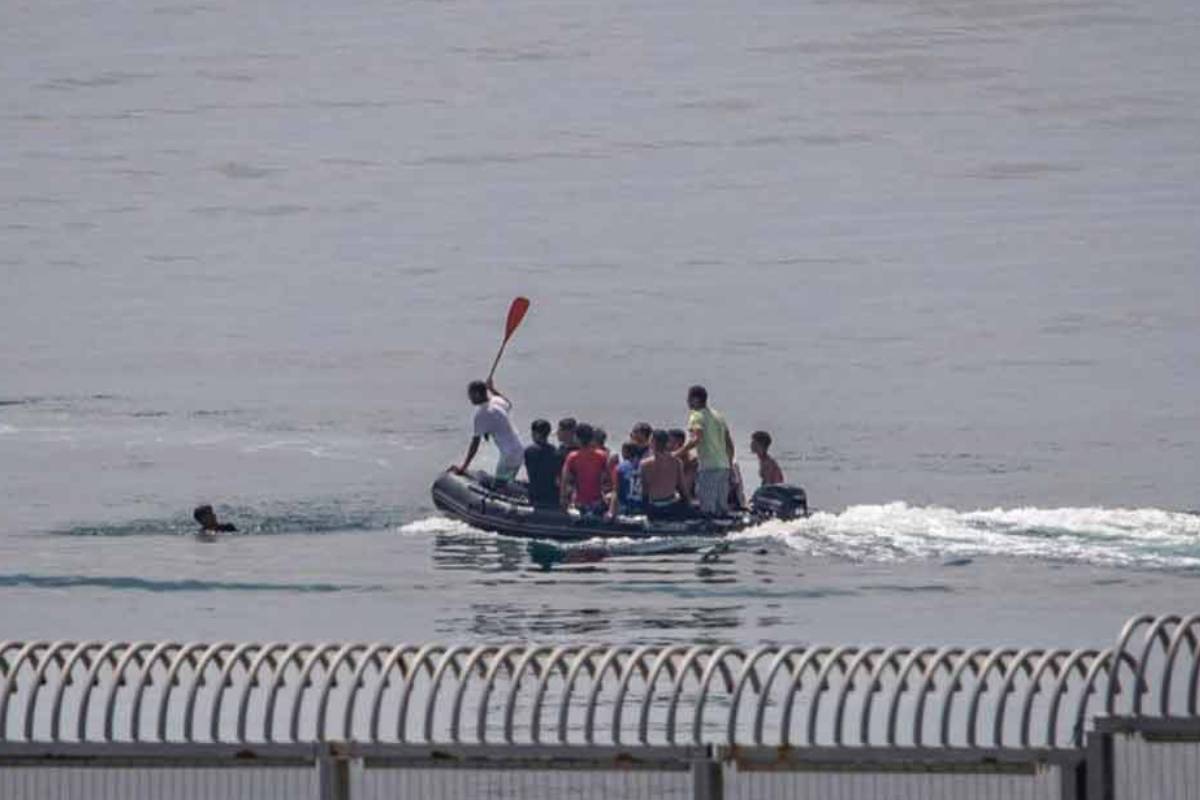 ভূমধ্যসাগরে প্রাণের লড়াই,সেউটায় মা-সন্তানের ভয়াবহ যাত্রা