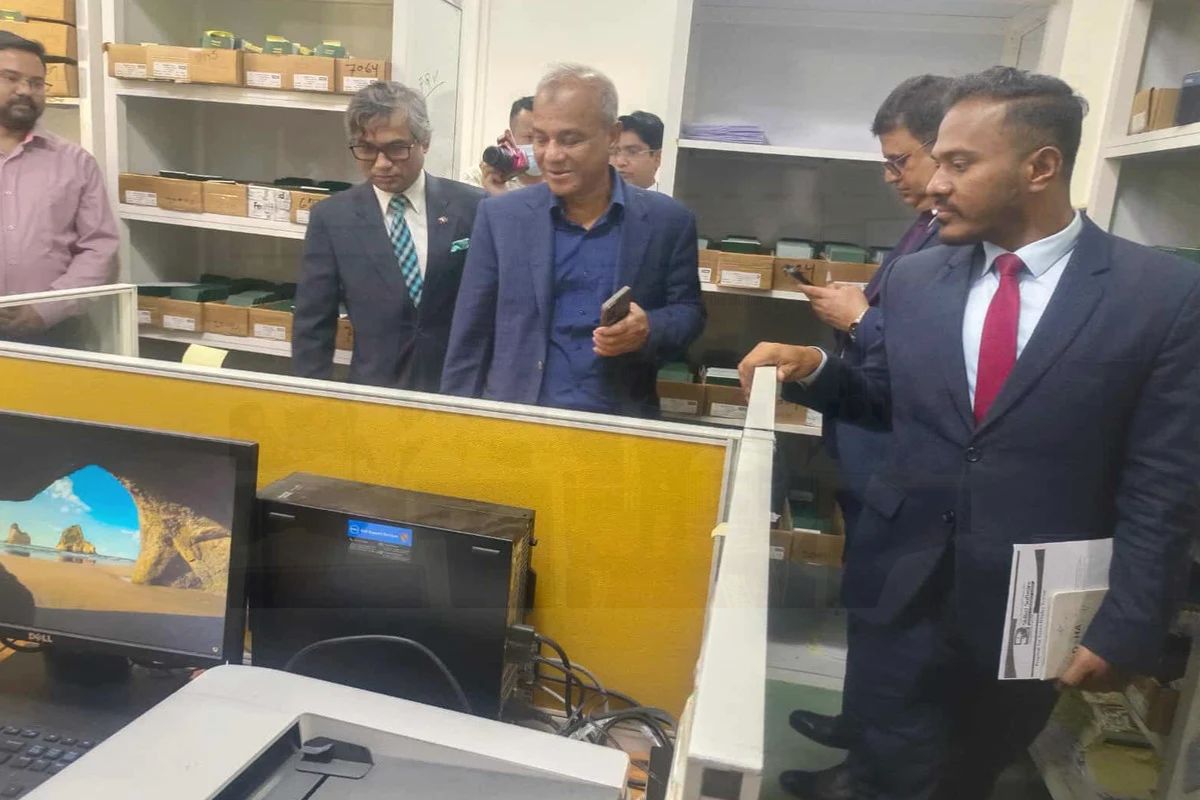 কাতারে বাংলাদেশ দূতাবাস পরিদর্শনে স্বরাষ্ট্র উপদেষ্ট