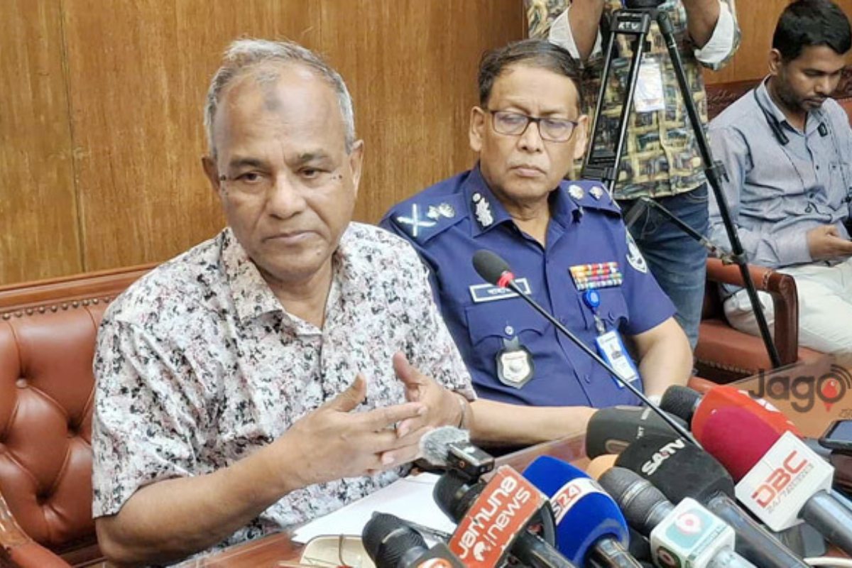 বডি ক্যামেরার দাম অজানা, আপনারা জানেন কীভাবে: স্বরাষ্ট্র উপদেষ্টা