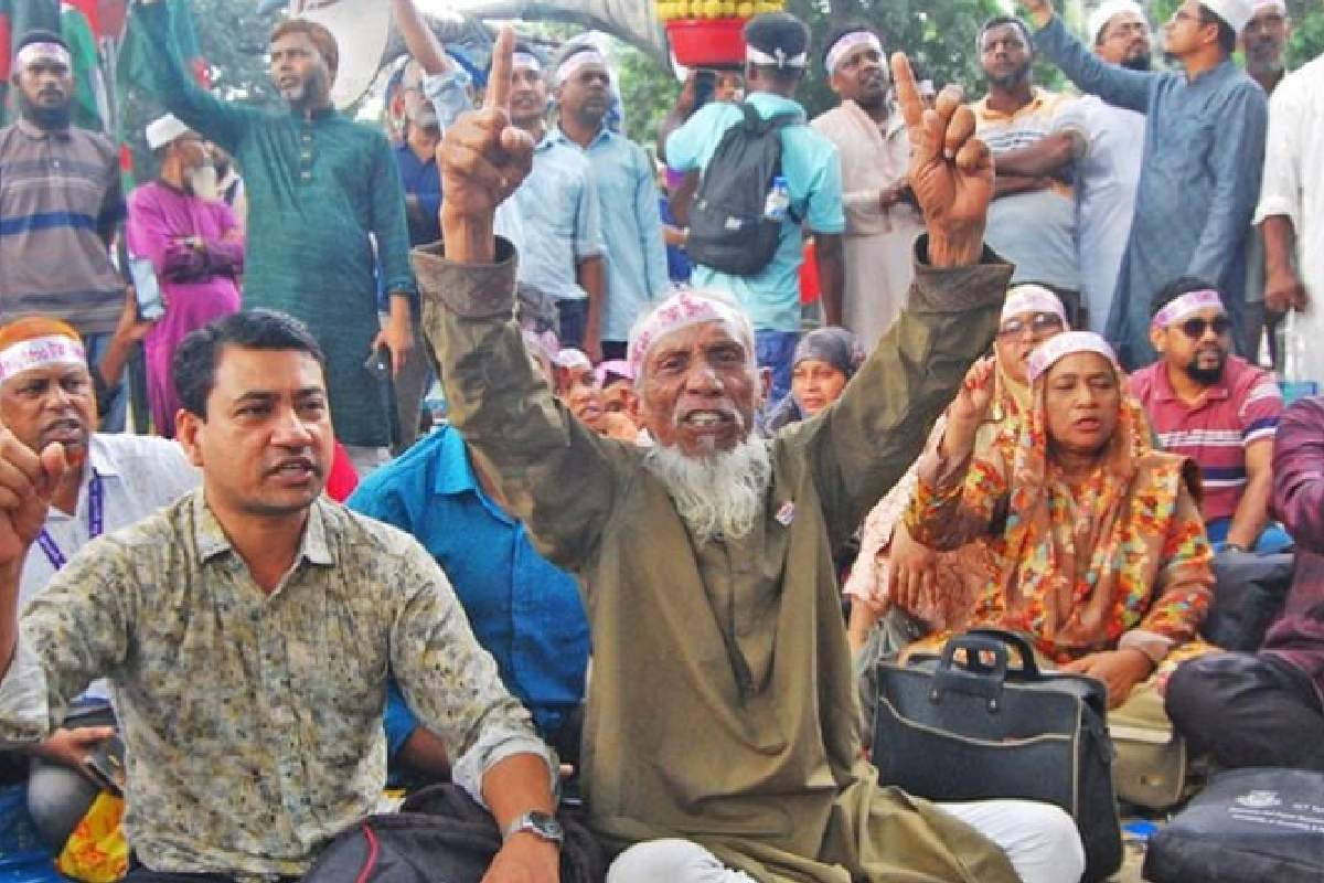 দাবি বাস্তবায়নে আমরণ অনশনে এমপিওভুক্ত শিক্ষকরা