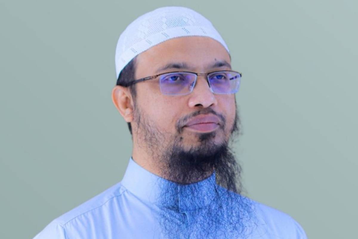 সিগারেট বিক্রি ও সেবন ইসলামে হারাম: শায়খ আহমাদুল্লাহ 