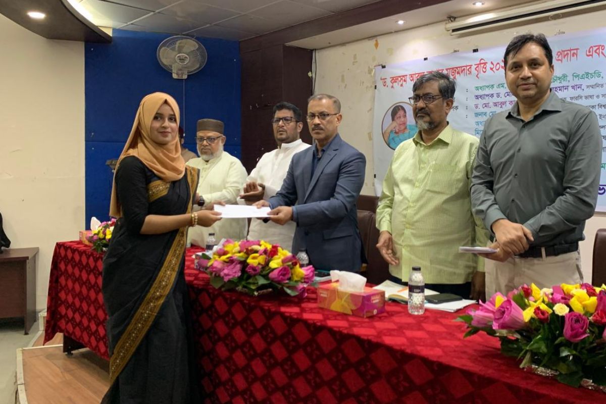 ছয় শিক্ষার্থী পেলেন অধ্যাপক ড. কুলসুম আবুল বাশার স্মৃতি বৃত্তি