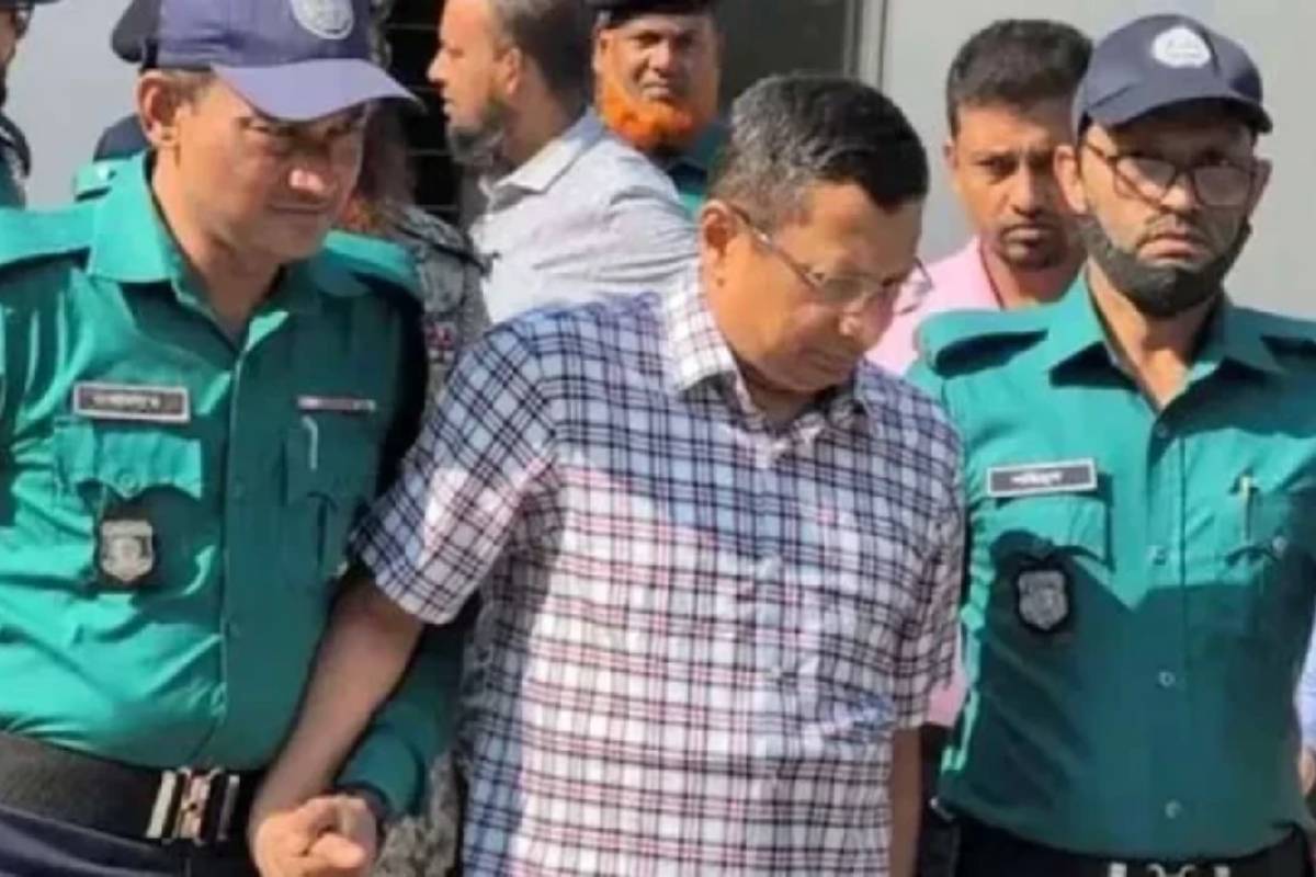 সাবেক আইজিপি দোষ চাপাচ্ছেন সহকর্মীদের ওপর