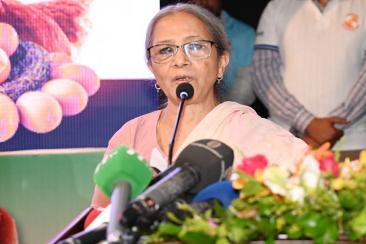 পশু খাদ্যের দাম কমানো না গেলে ডিম-মাংসের দামও কমবে না: মৎস্য উপদেষ্টা