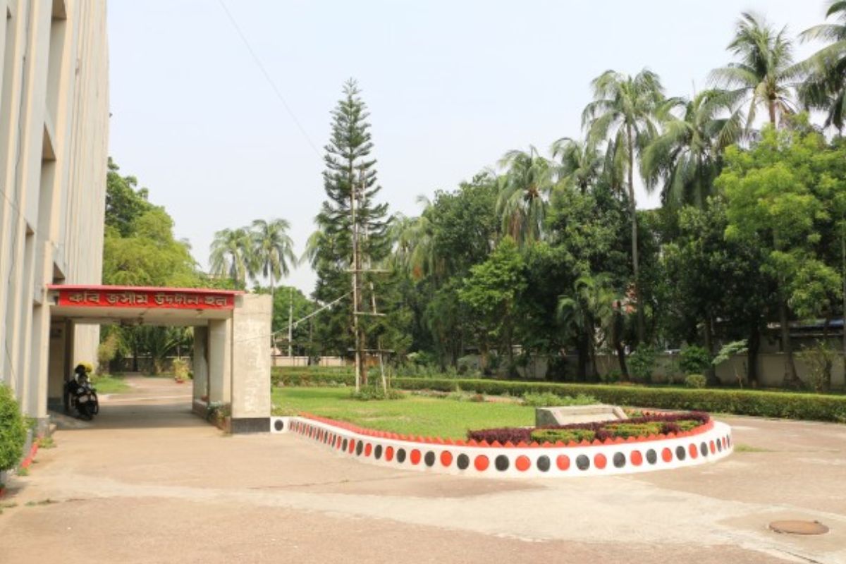 হল সংসদ ও প্রশাসনের জটিলতায় ব্যাহত ঢাবির মেডিক্যাল ক্যাম্প
