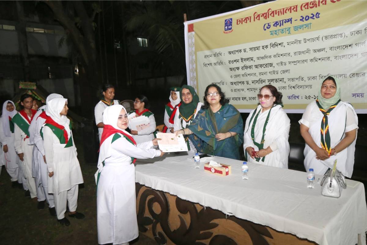 রেঞ্জার দীক্ষায় অংশগ্রহণ করলেন ঢাবির ১২১ ছাত্রী