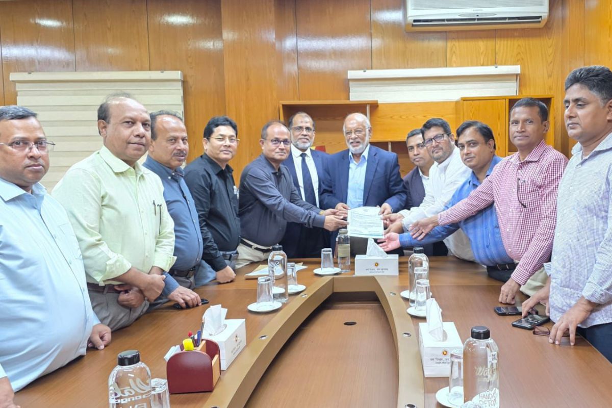 শিক্ষকদের স্বতন্ত্র বেতন কাঠামোর দাবিতে পে কমিশনে ইউট্যাবের স্মারকলিপি