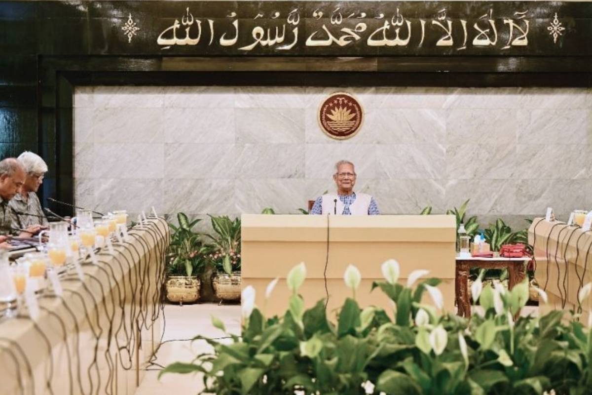 ড. মুহাম্মদ ইউনূসের নেতৃত্বে উপদেষ্টা পরিষদের বৈঠক
