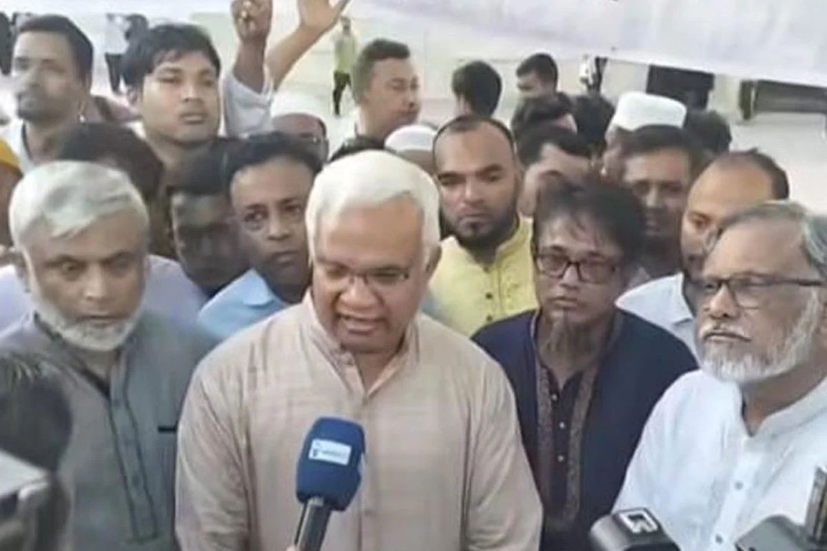 স্বাস্থ্য সহকারীরা দেশের স্বাস্থ্য খাতের সুনাম বজায় রাখছেন: ডা. জাহিদ