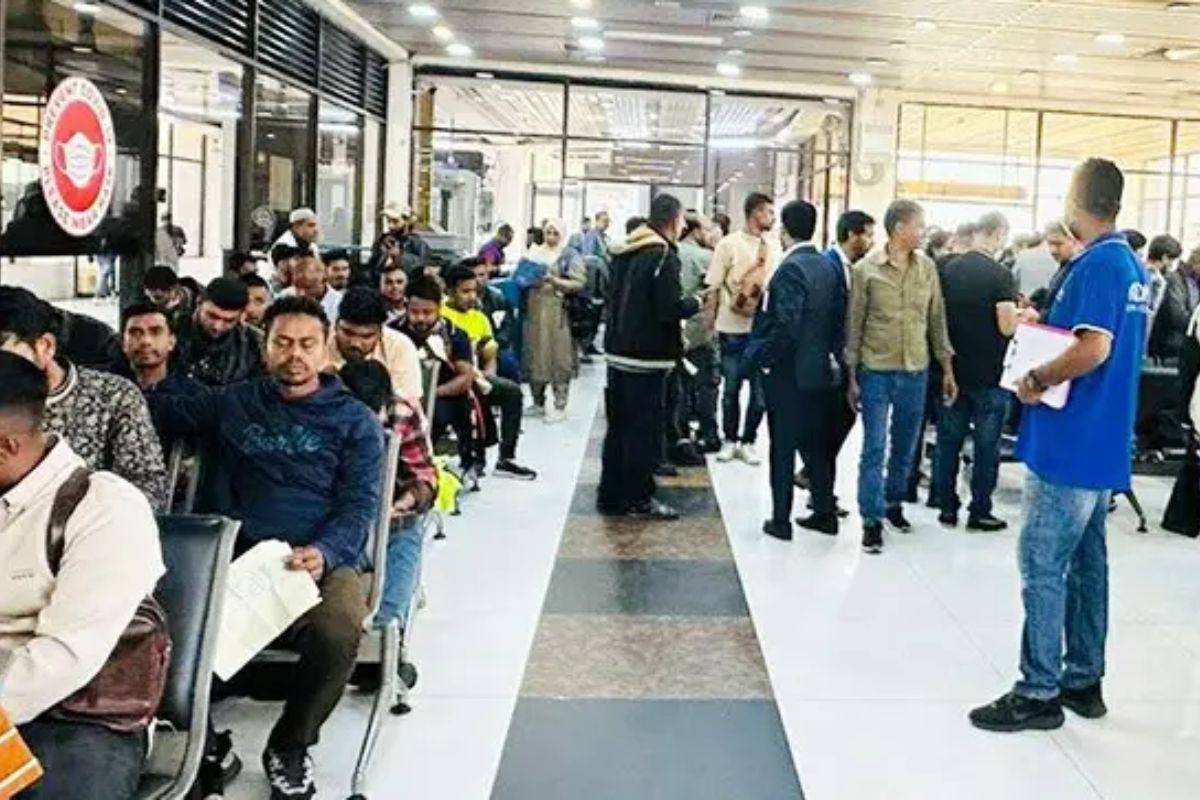 লিবিয়া থেকে দেশে ফিরলেন ৩১০ অনিয়মিত বাংলাদেশি
