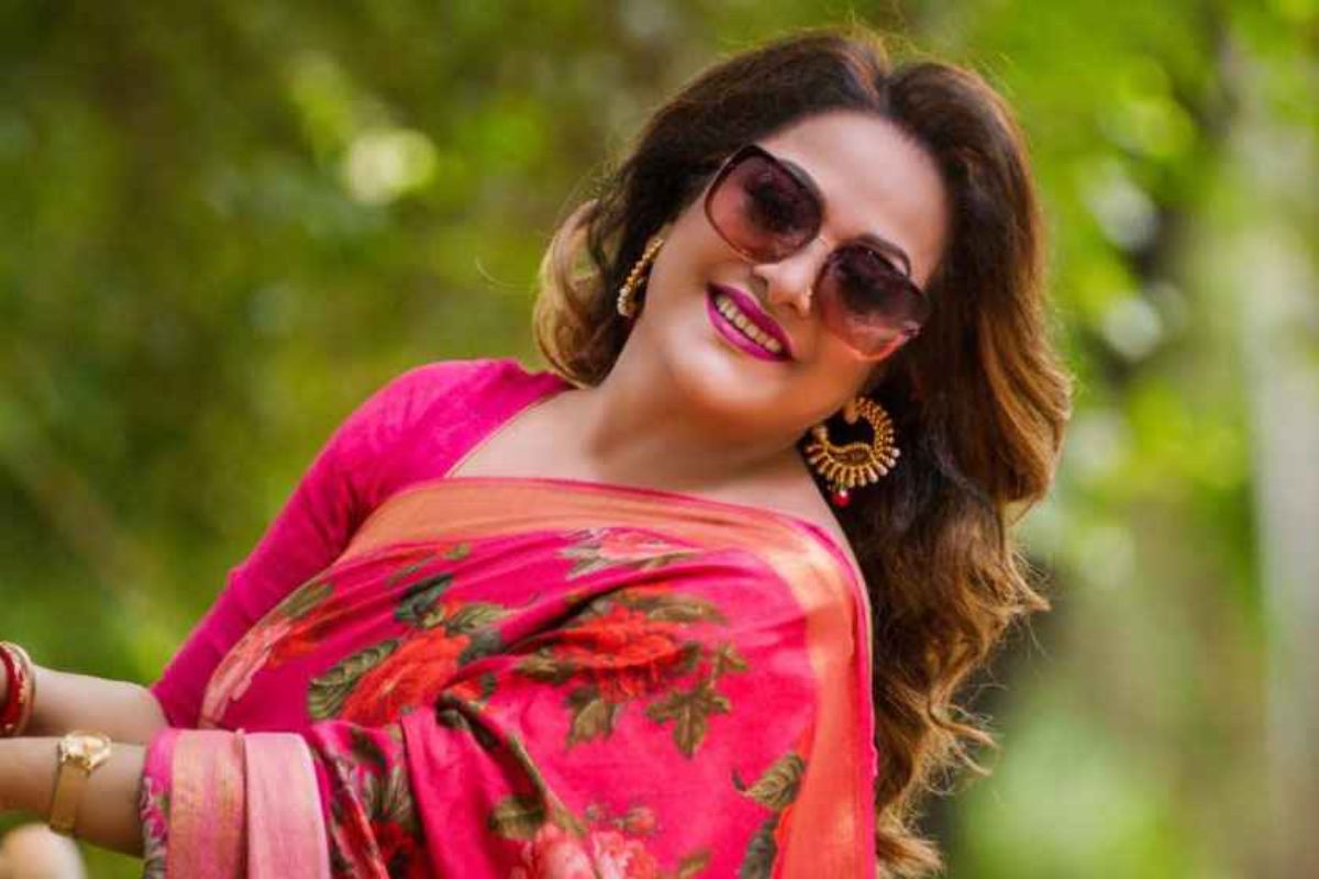 গরম পানি মন্তব্যে বিতর্কিত, কানাডা থেকে অরুণার নতুন প্রতিক্রিয়া