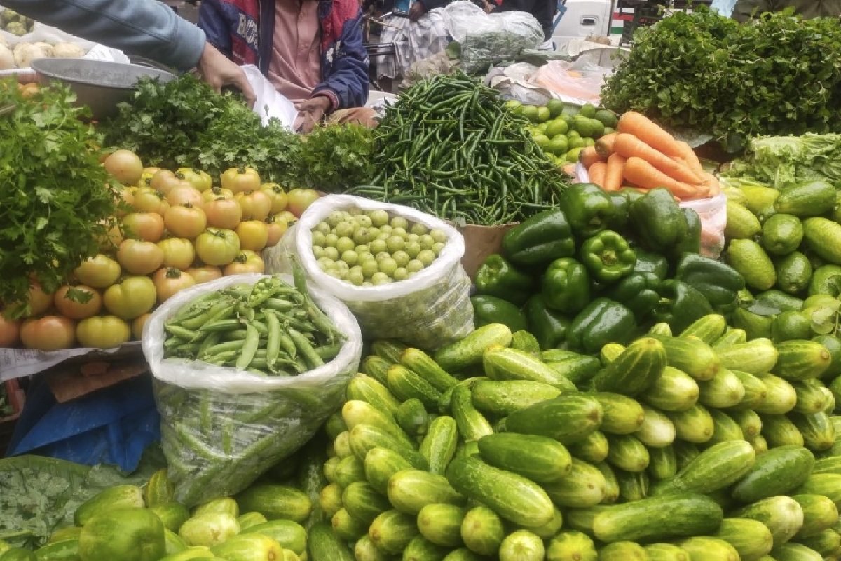 স্বস্তির খবর: দাম কমেছে শীতকালীন সবজির