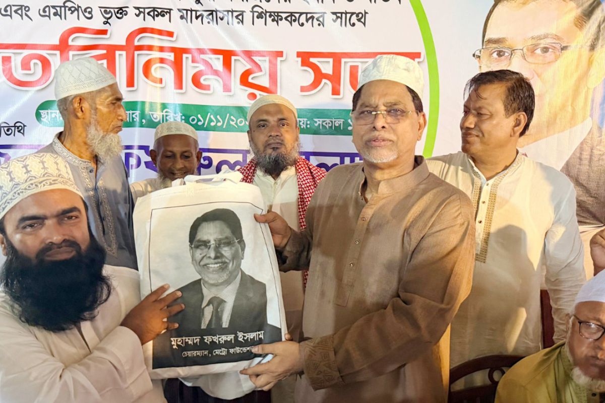 তারেক রহমানের উপহার পৌঁছেছে ইমাম-খতিব ও শিক্ষকের হাতে