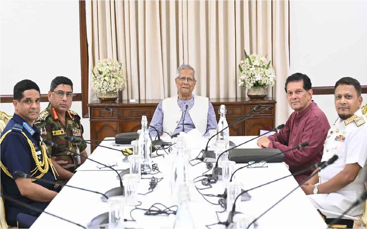 তিন বাহিনী প্রধানের সঙ্গে ড. ইউনূসের বৈঠক, যা জানা গেল