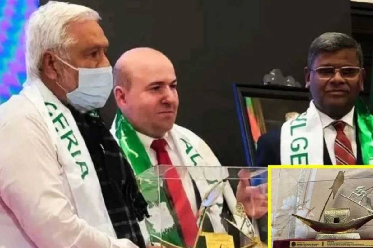 নৌকা উপহার নিয়ে বিব্রত উপদেষ্টা ফাওজুল