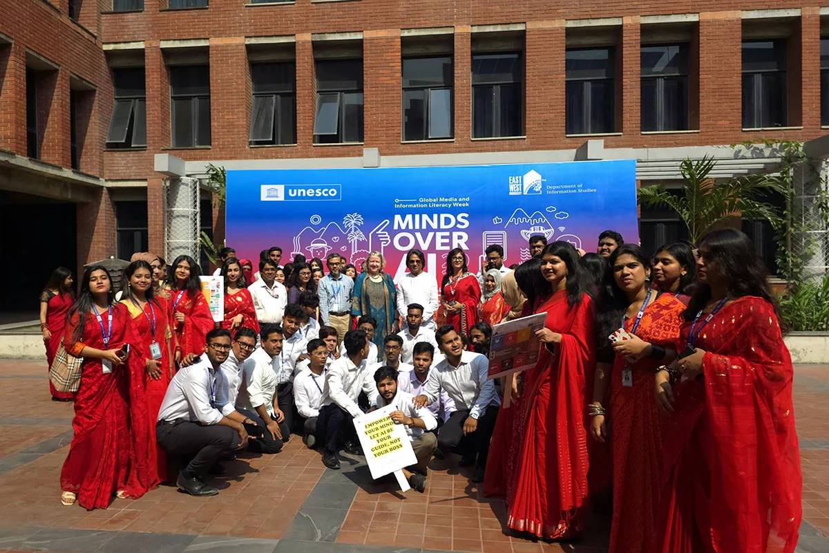 ইস্ট ওয়েস্টে মিডিয়া ও তথ্য সাক্ষরতা সপ্তাহ উদযাপন