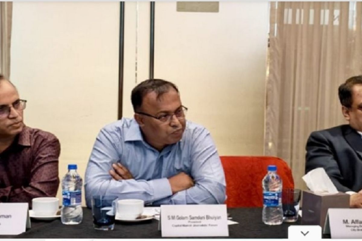 নিয়ন্ত্রক সংস্থার টানাপোড়েনে বিপর্যস্ত ব্যাংক ও শেয়ারবাজার