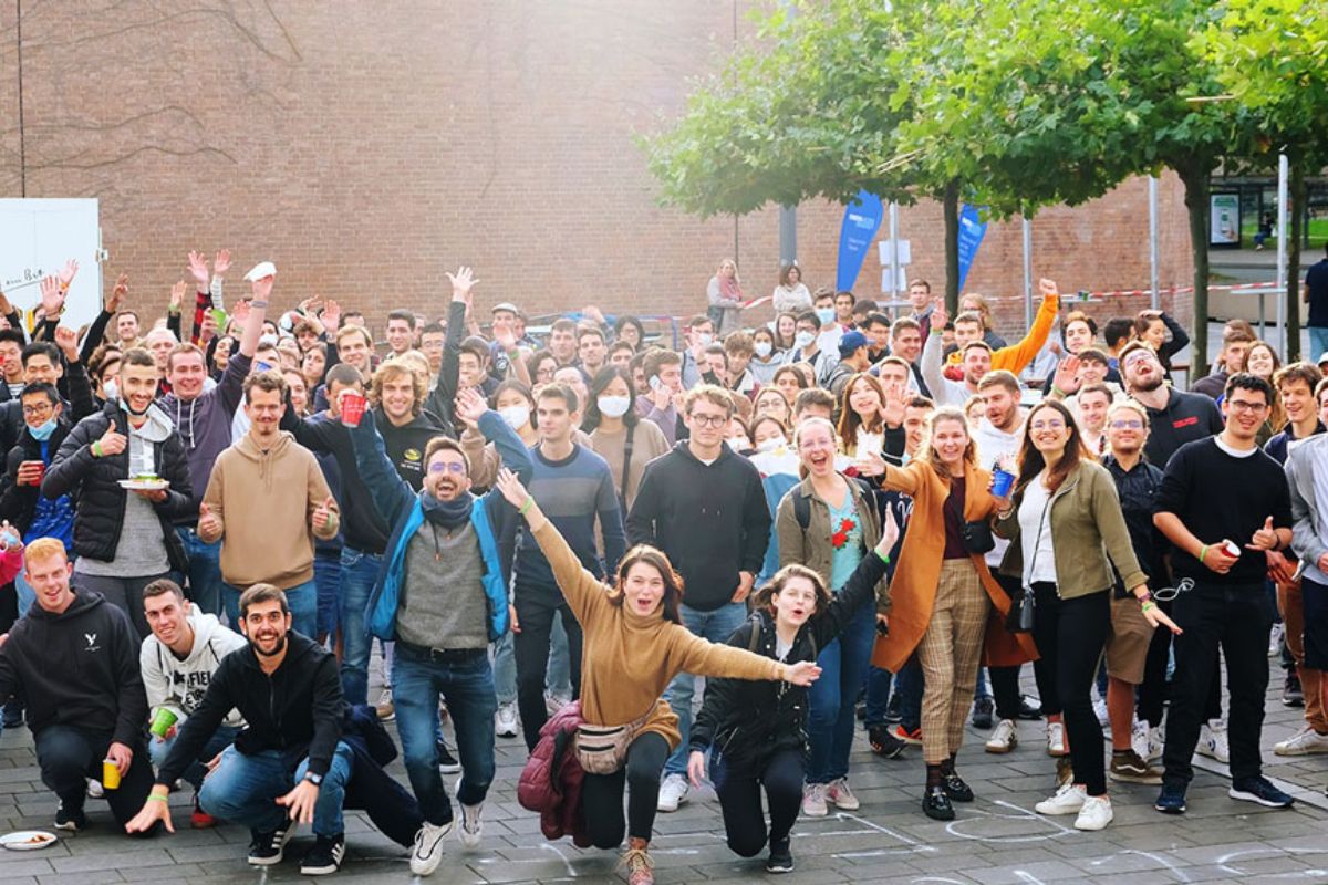 বিশ্বের শীর্ষ ১০ ফুল-ফ্রি স্কলারশিপ