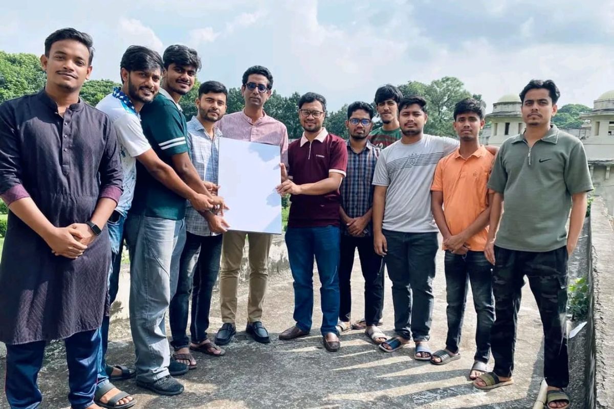 ডাকসুর উদ্যোগে ঢাবিতে প্রথমবারের মতো চালু হলো স্টারলিংক ইন্টারনেট সেবা