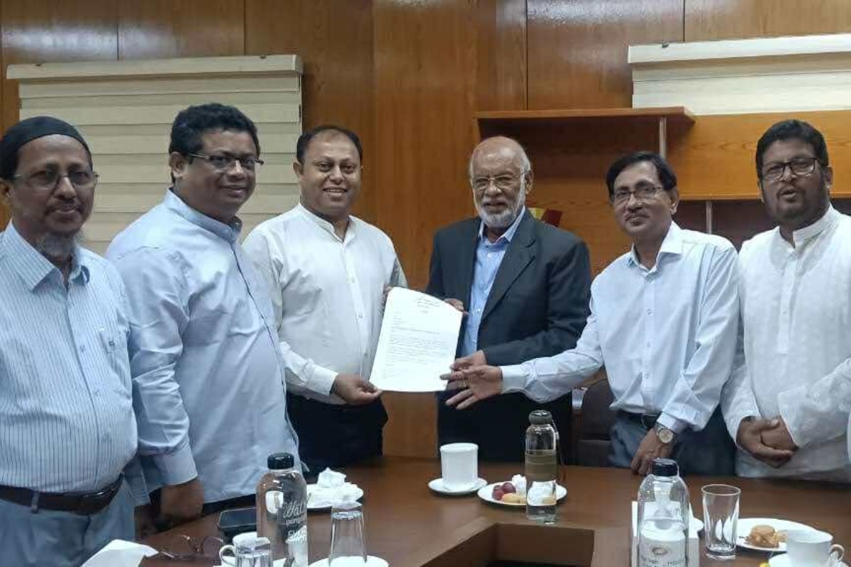 ঢাকা বিশ্ববিদ্যালয়কে ‘বিশেষ মর্যাদা’ ঘোষণার দাবিতে স্মারকলিপি সাদা দলের