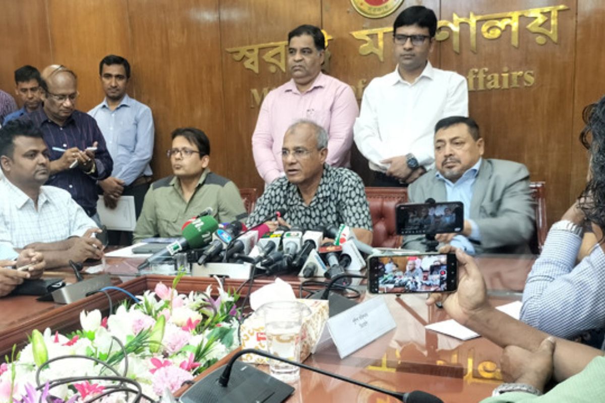 রাজনৈতিক পক্ষপাত দেখালে পুলিশের বিরুদ্ধে ব্যবস্থা: স্বরাষ্ট্র উপদেষ্টা