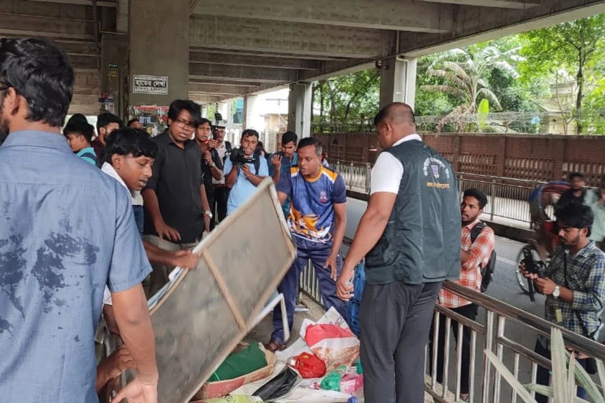 ডাকসুর উচ্ছেদ অভিযানে শিক্ষার্থীদের স্বস্তি