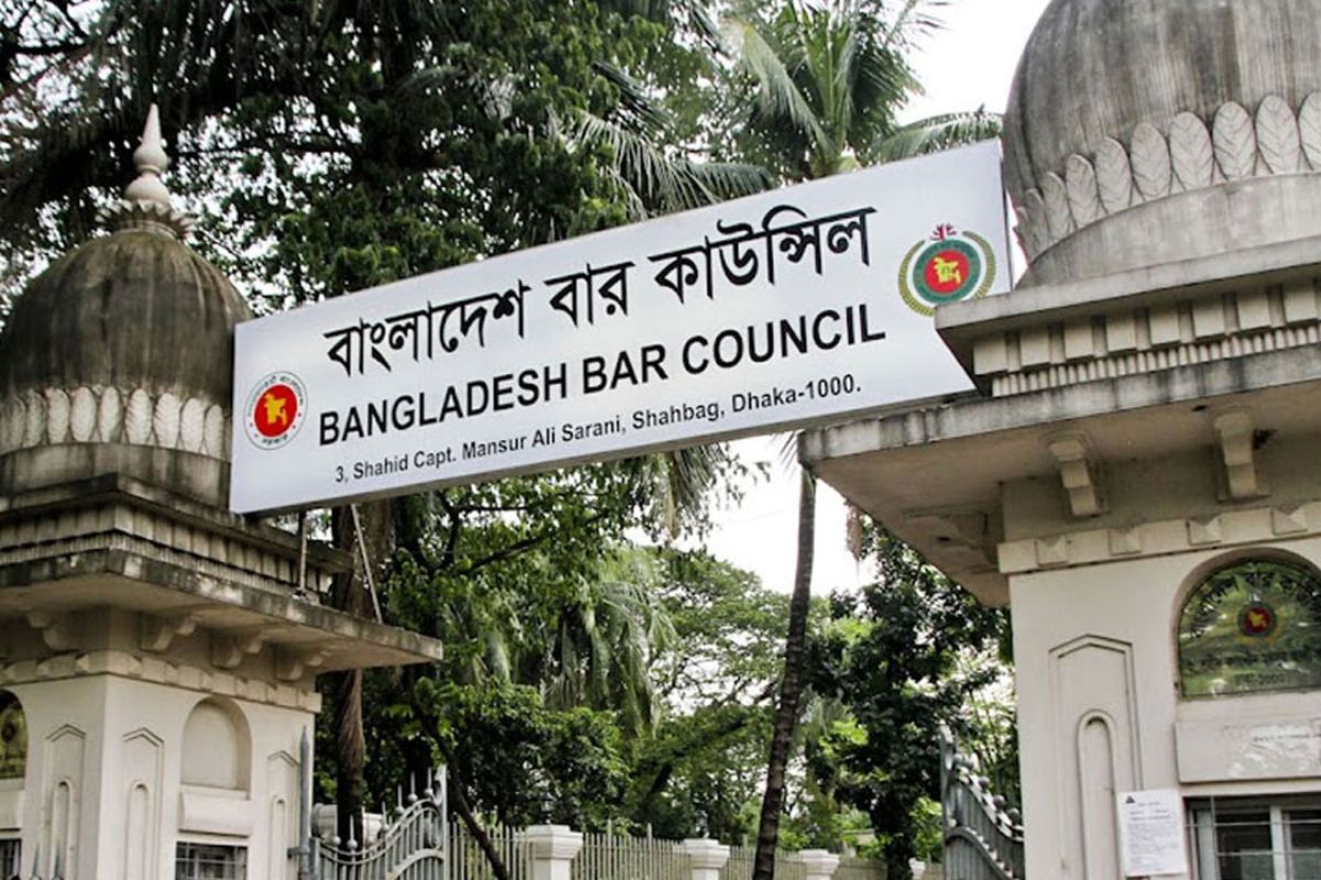 বিএনপি নেতার মন্তব্যে ক্ষুব্ধ আইনজীবীরা