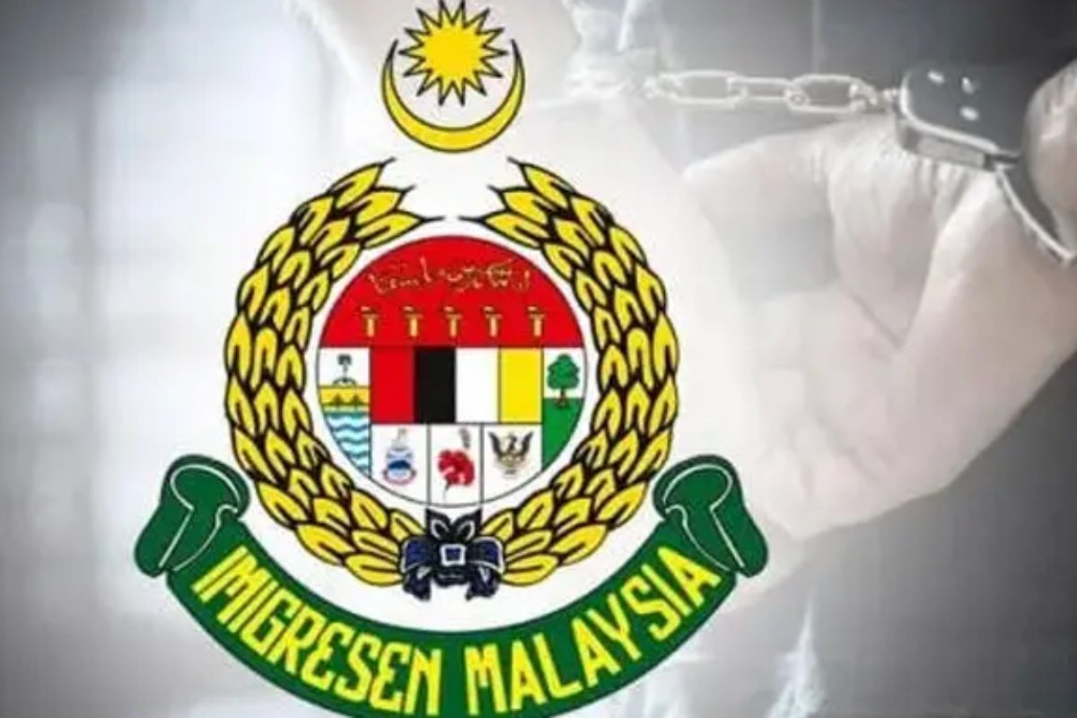 মালয়েশিয়ায় ব্যাটারি কারখানায় অভিযান, ১৮৪ অবৈধ শ্রমিক আটক