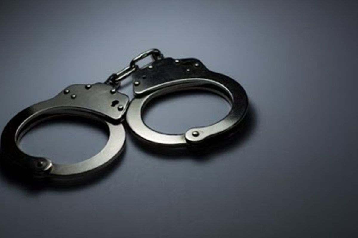 ডিবির পৃথক অভিযানে আ’লীগের তিন নেতা গ্রেপ্তার