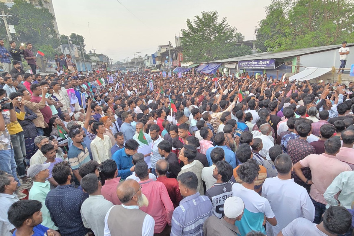 মনোনয়নবঞ্চিত বিএনপি নেতার সমর্থকদের বিক্ষোভে উত্তাল নওগাঁ