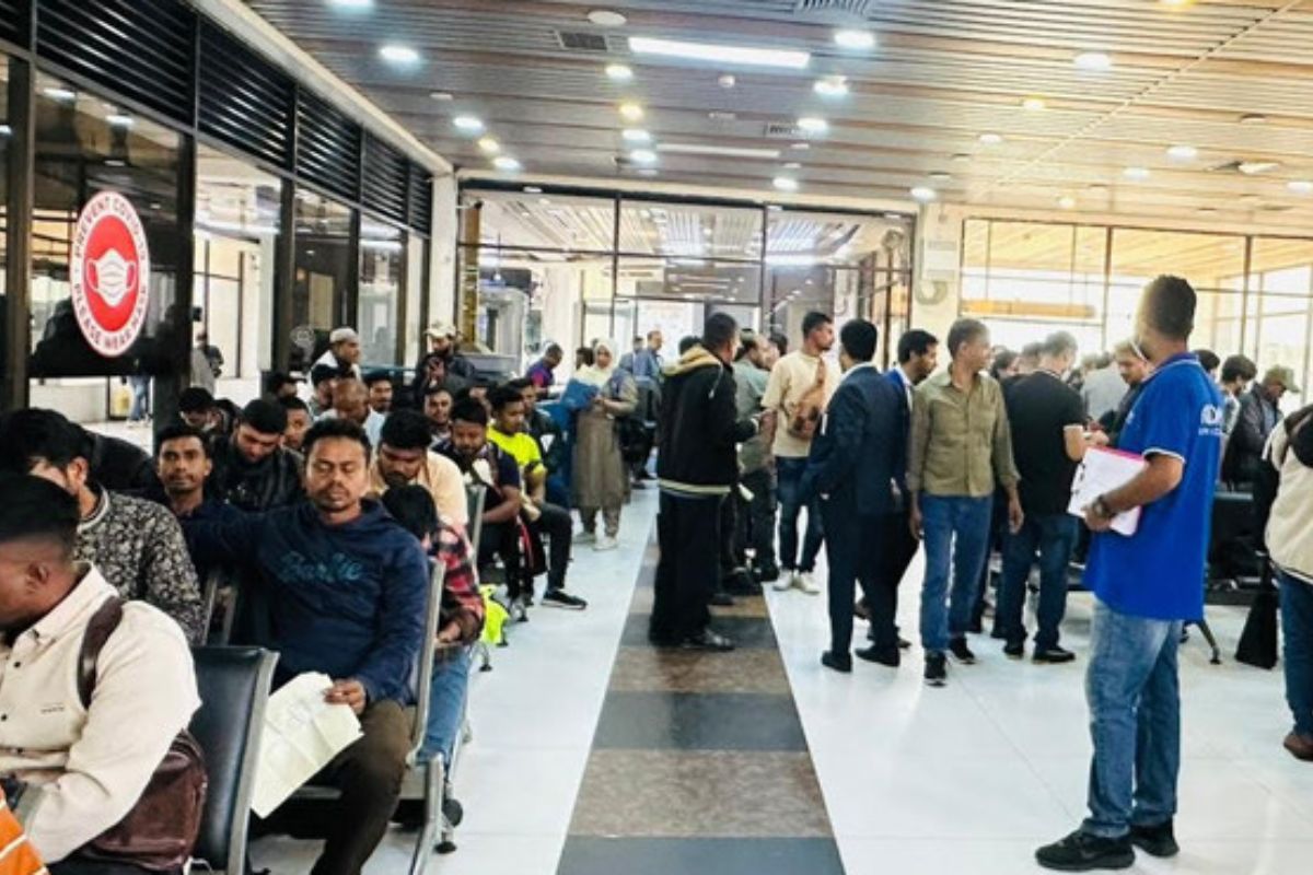 লিবিয়া থেকে এক মাসে দেশে ফিরলেন ৯২৮ বাংলাদেশি