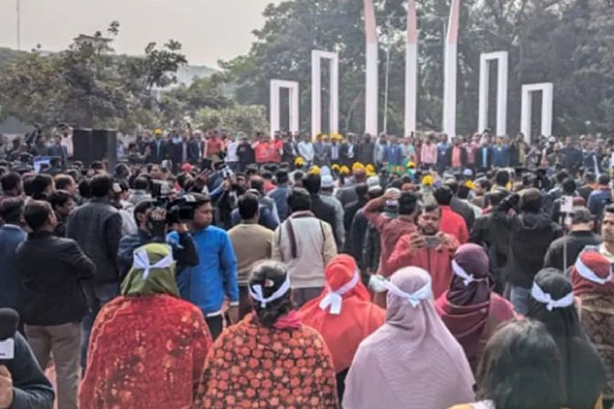 অনির্দিষ্টকালের কর্মবিরতি ঘোষণা প্রাথমিক শিক্ষকদের