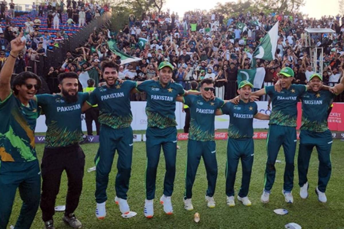 দুর্দান্ত খেলায় শিরোপা জিতল পাকিস্তান