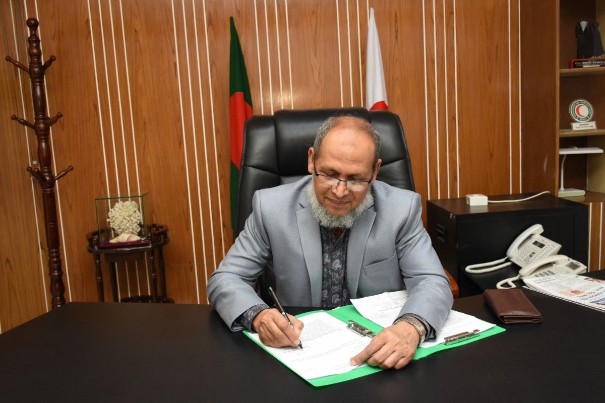 পদত্যাগ করেছেন রেড ক্রিসেন্ট চেয়ারম্যান