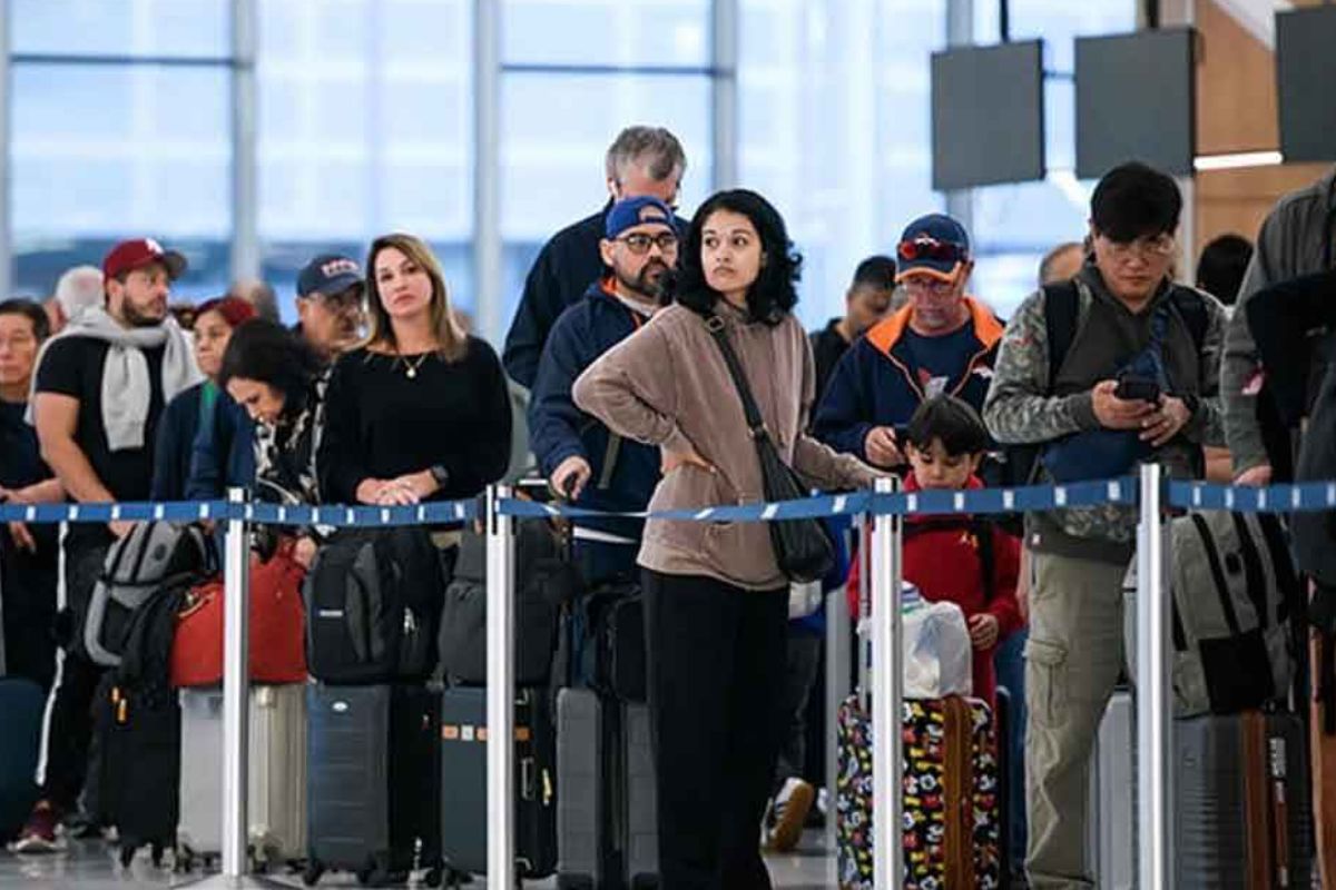 যুক্তরাষ্ট্রে শাটডাউনে আকাশপথে বিশৃঙ্খলা, হাজারেরও বেশি ফ্লাইট বাতিল