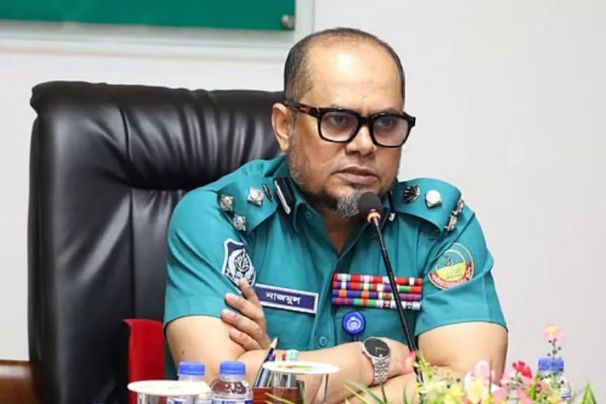 রাস্তা বন্ধের অভিযোগে বরখাস্ত গাজীপুরের কমিশনার