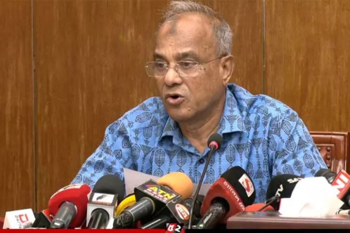 দেশের যেসব জায়গায় জ্বালানি তেল বিক্রি বন্ধ ঘোষণা করলেন স্বরাষ্ট্র উপদেষ্টা