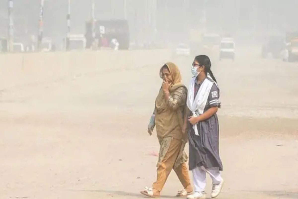 বিশ্বের সবচেয়ে দূষিত শহর দিল্লি, ঢাকার বাতাসও ‘খুব অস্বাস্থ্যকর’