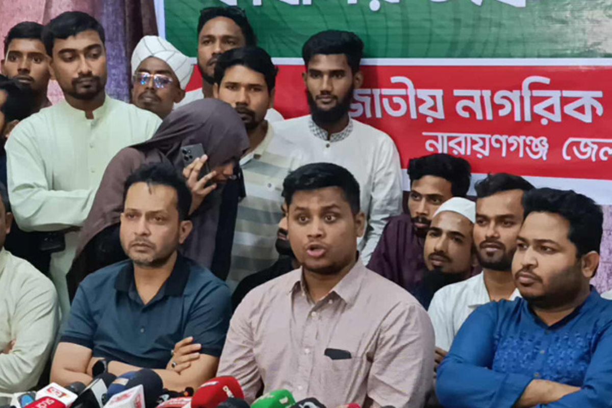 বাংলাদেশের রাজনীতিতে আ’লীগ অপ্রাসঙ্গিক: হাসনাত