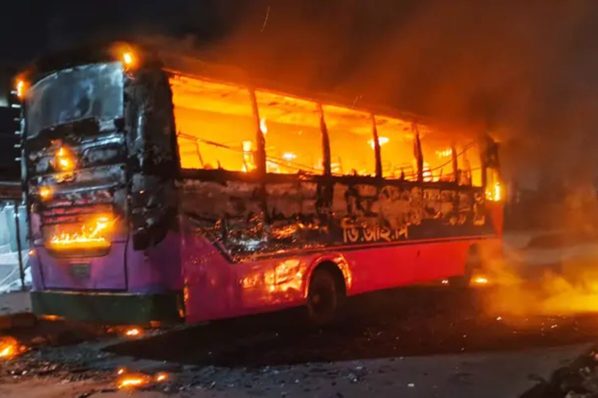 গাজীপুরে এক রাতে তিন বাসে আগুন