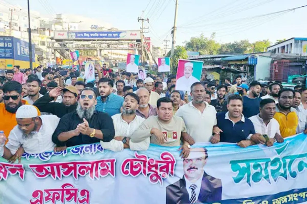 বিএনপি প্রার্থীর ধানের শীষ প্রতীকে মনোনয়ন চেয়ে সীতাকুণ্ডে বিক্ষোভ