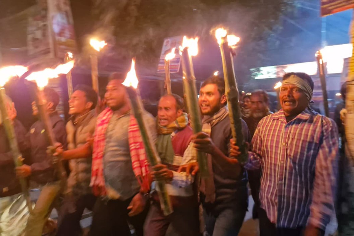 চাঁপাইনবাবগঞ্জে বিএনপির প্রার্থী পরিবর্তনের দাবিতে মশাল মিছিল