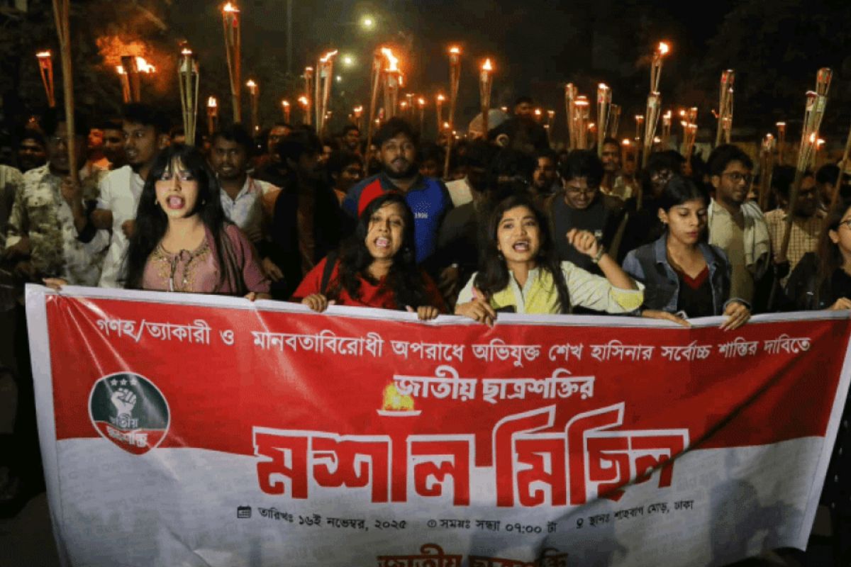 শাহবাগে মশাল মিছিল: শেখ হাসিনার সর্বোচ্চ শাস্তির দাবি
