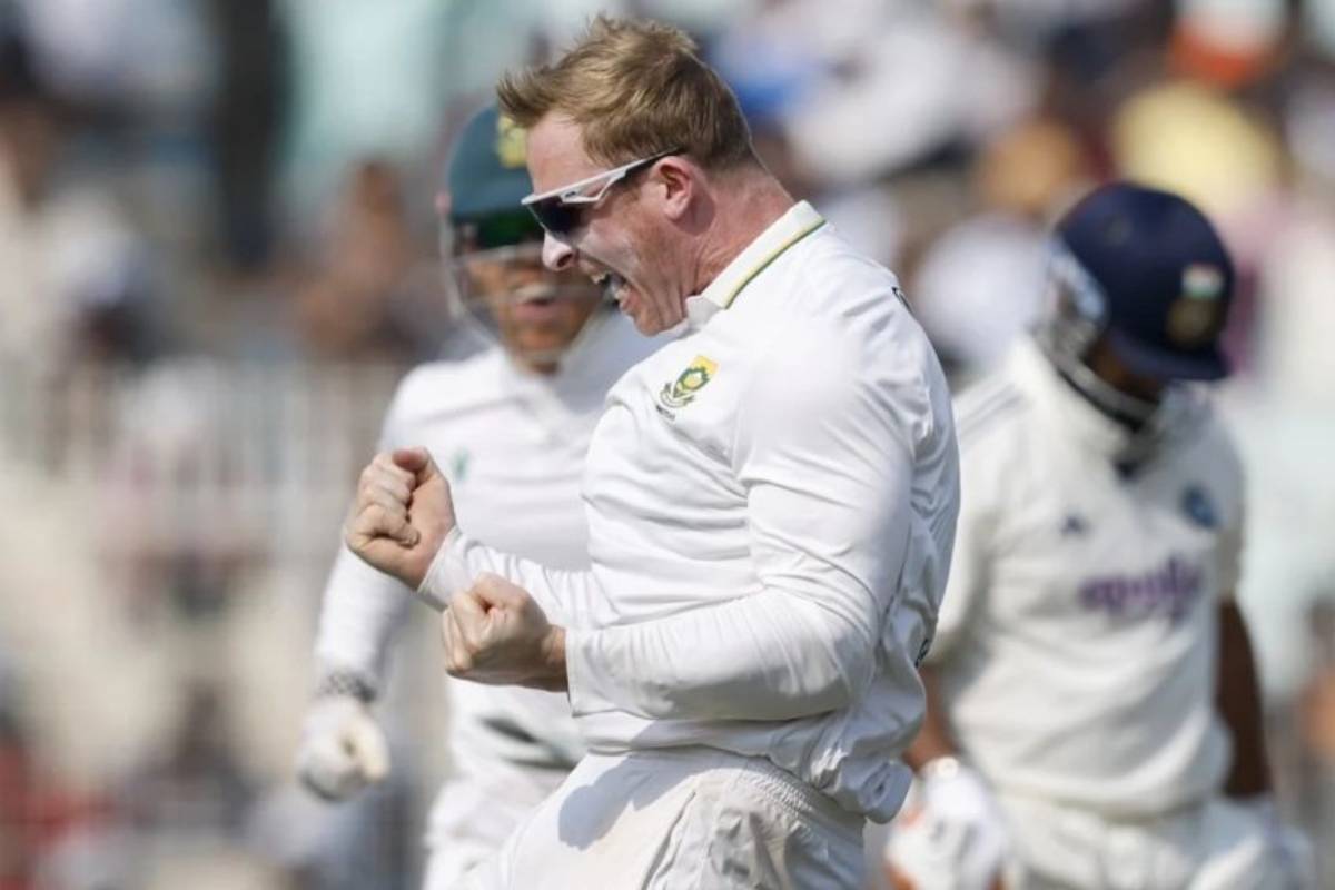 স্পিনের ফাঁদে ভারত, ৯৩ রানে অলআউট