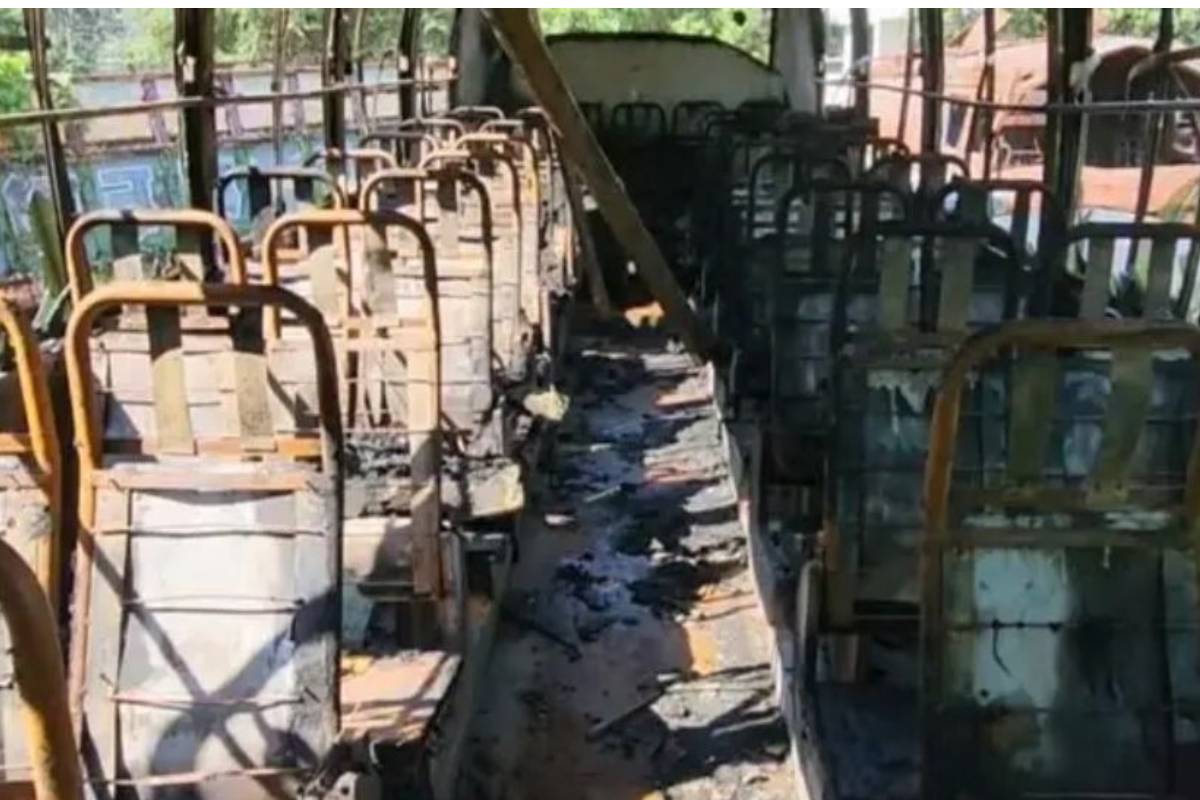  সাভারে চলন্ত বাসে আ গু ‘ন