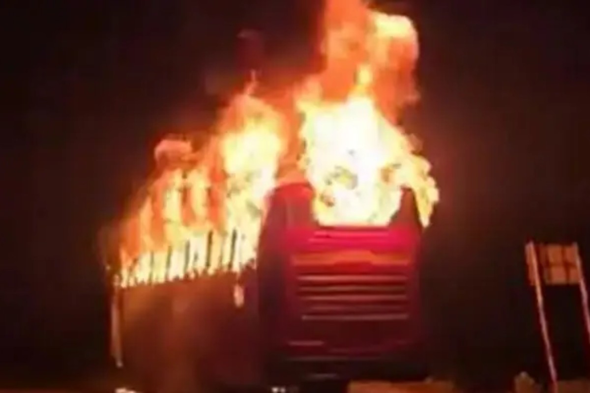 'বাড্ডায় বাসে আগুন লাগার খবরটি অসত্য'